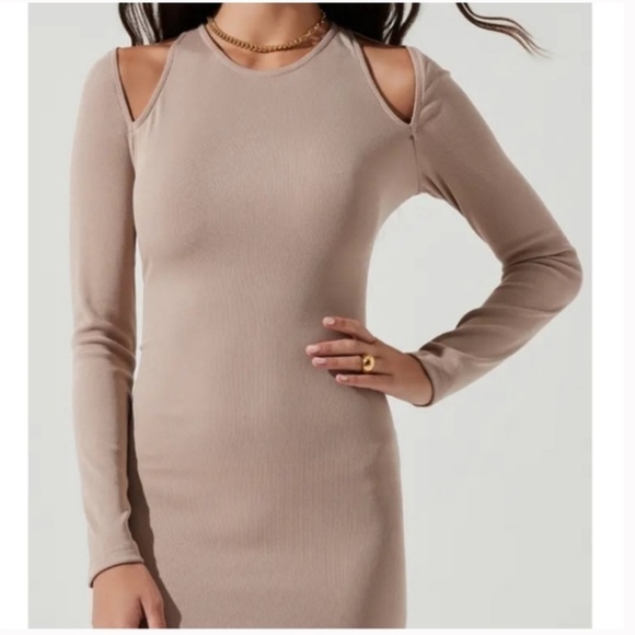 NWT ASTR The Label Long Sleeve Shoulder Cut Out Ribbed Sweater Dress - Picture 2 of 10